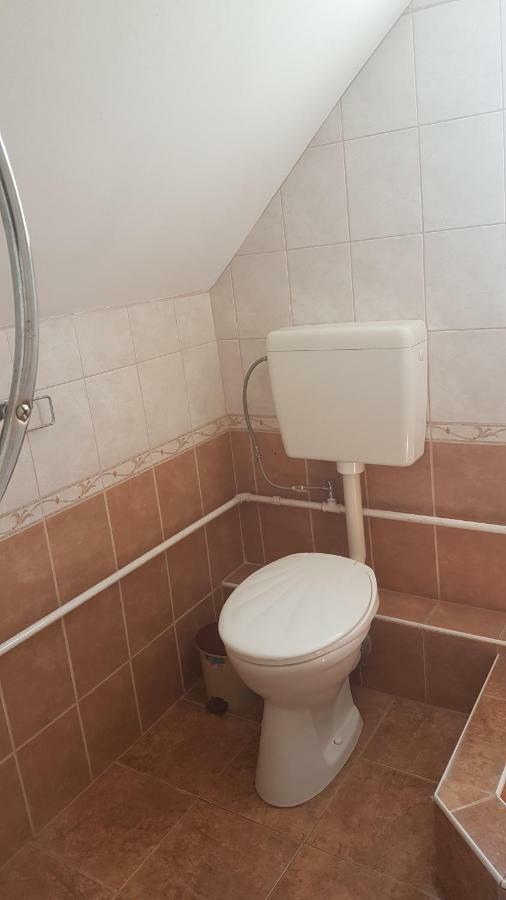 Csalad-Barat Apartman Balatonlelle Exterior photo